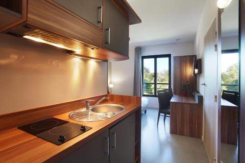 Kuchyň nebo kuchyňský kout v ubytování Suite Home Aix en Provence Sud TGV