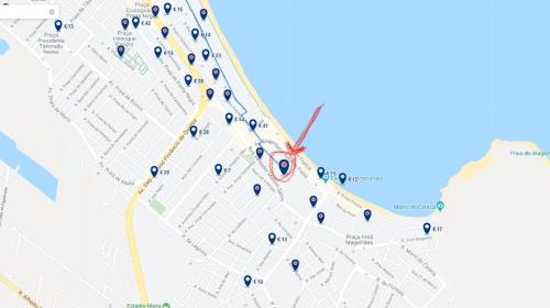 a map with a red arrow on it at PontaNegra Ponta do Sol 5D Luciene Vista deslumbrante para o mar in Natal