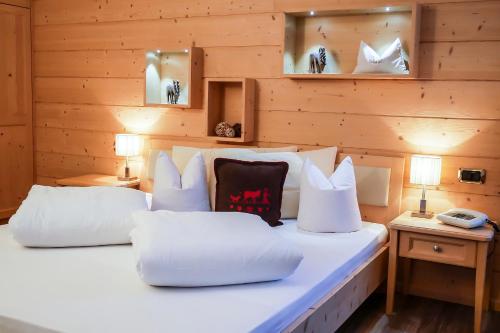 Postel nebo postele na pokoji v ubytování Hotel Valpudra