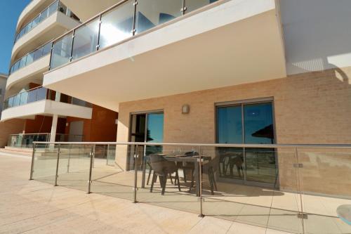 Olhos D' Água 1BR W Pool & Parking by LovelyStay