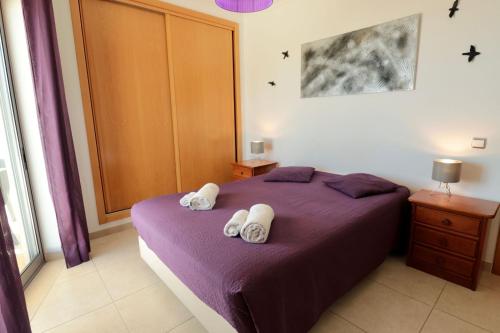 Olhos D' Água 1BR W Pool & Parking by LovelyStay