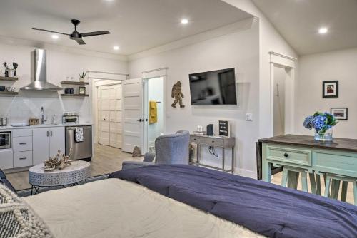 a bedroom with a large bed and a kitchen at Airy Bentonville Studio Less Than 1 Mile to City Square! in Bentonville