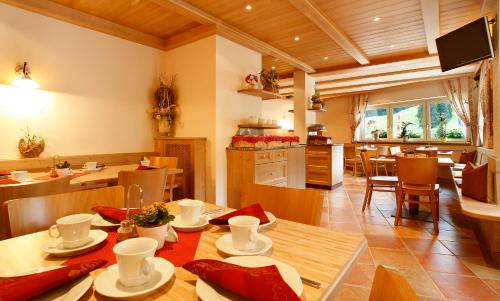 Gallery image of Hotel Valpudra in Selva di Val Gardena