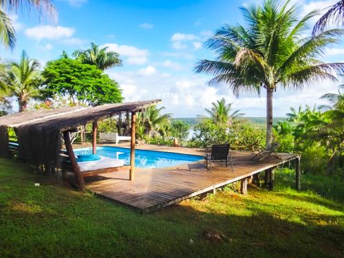 Bazén v ubytování Art Jungle Eco Lodge nebo v jeho okolí