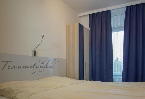 Postel nebo postele na pokoji v ubytování Vier Jahreszeiten Haus 6 Whg 08