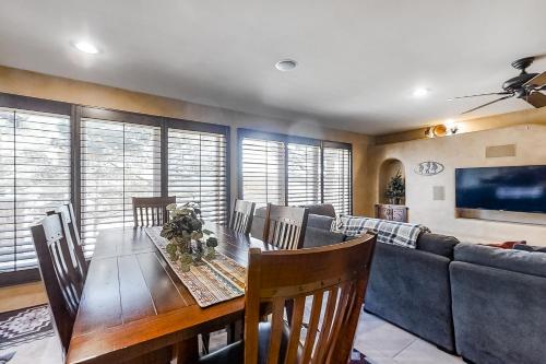 Χώρος καθιστικού στο Leeds Lodge Getaway