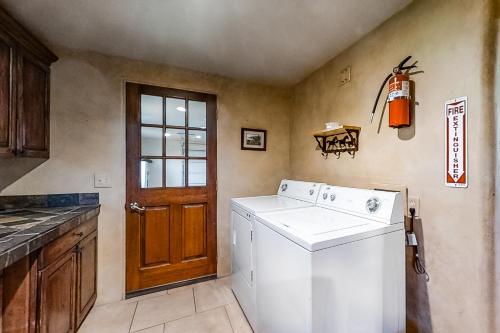 Η κουζίνα ή μικρή κουζίνα στο Leeds Lodge Getaway