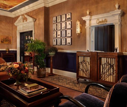 Ruang duduk di Graduate by Hilton Evanston