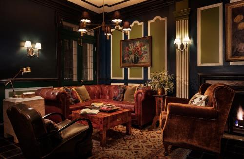 Ruang duduk di Graduate by Hilton Evanston
