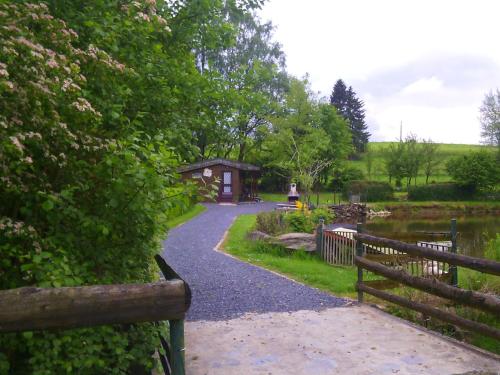 Градина пред Splendid Chalet in Gouvy with Fenced Garden