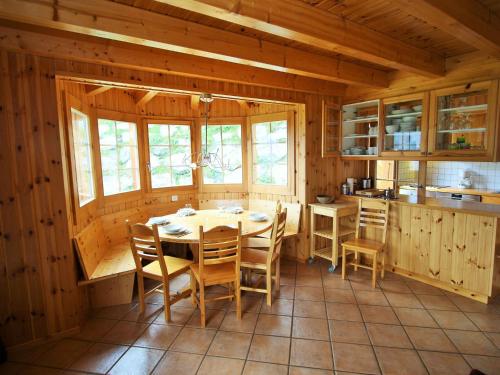 Kuchyň nebo kuchyňský kout v ubytování Chalet in Rhone Valley near Ski Lift