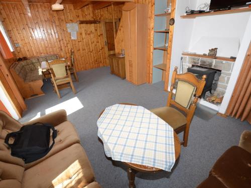 A kitchen or kitchenette at Detached cottage with fireplace, only 80 meters from the river Ohre