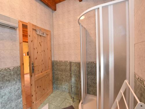 a shower with a glass door in a bathroom at Gemütlicher Bungalow am Meer in Pepelow in Pepelow