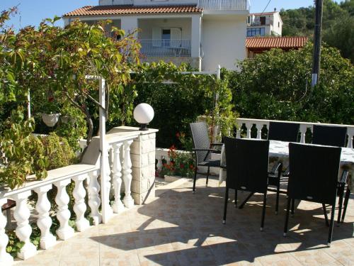 Balkón alebo terasa v ubytovaní Charming Apartment in Vinisce with Jetty