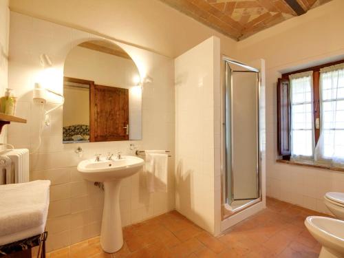 Gallery image of Lavish Farmhouse in Capannoli with Fireplace in Terricciola