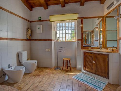Koupelna v ubytování All houses are located in a finely restored Quinta