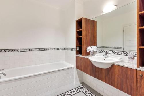 Phòng tắm tại QV Private Waterfront Apartment - Princes Wharf - 379