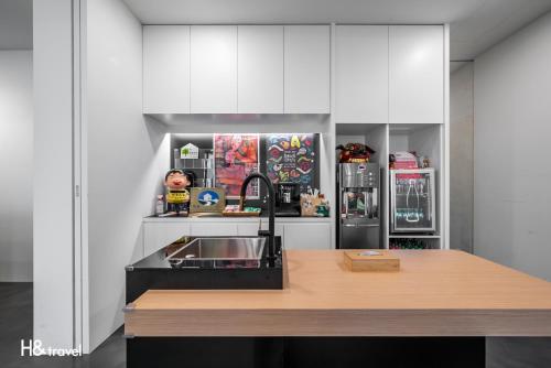 a kitchen with a sink and a refrigerator at Taitung Spring Homestay B&B in Taitung City
