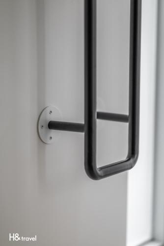 a close up of a door handle on a refrigerator at Taitung Spring Homestay B&B in Taitung City