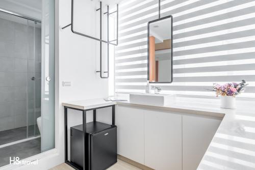 a bathroom with a sink and a mirror at Taitung Spring Homestay B&B in Taitung City