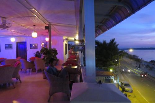 Posezení v ubytování Sorya Guesthouse & Dolphin Tours