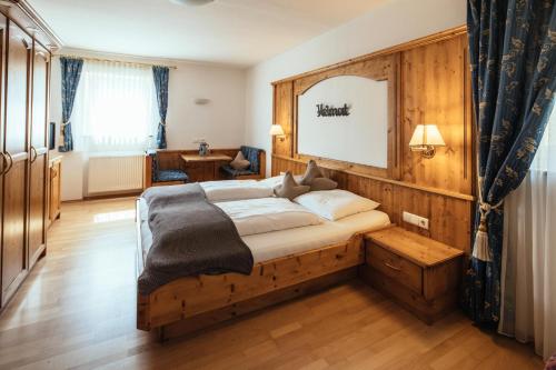 Postel nebo postele na pokoji v ubytování Tirolerhof