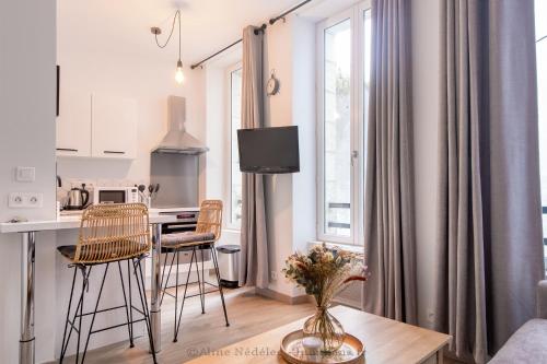 a kitchen and living room with a table and chairs at - Le petit Rochelais -Calme&Cosy- Wifi-Netflix in La Rochelle