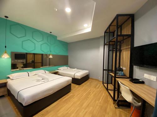Postel nebo postele na pokoji v ubytování Smile Hotel Selayang Point