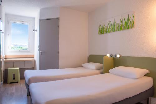 Postel nebo postele na pokoji v ubytování ibis budget Marseille Aeroport Provence