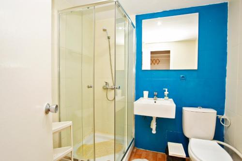 a bathroom with a shower and a toilet and a sink at Apartamento Can Poma in Alcudia