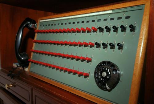 an old fashioned telephone is sitting on a table at Hotel Edén in Los Llanos de Aridane