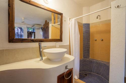 Un baño de Hotel Mision y Spa Acapulco