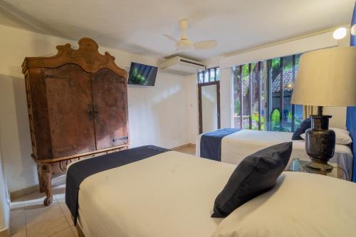 Cama o camas de una habitación en Hotel Mision y Spa Acapulco