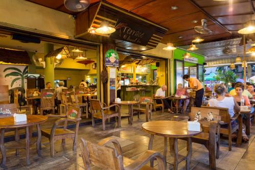 Parasol Inn Chiang Mai Old City Hotel - SHA Plus 레스토랑 또는 맛집