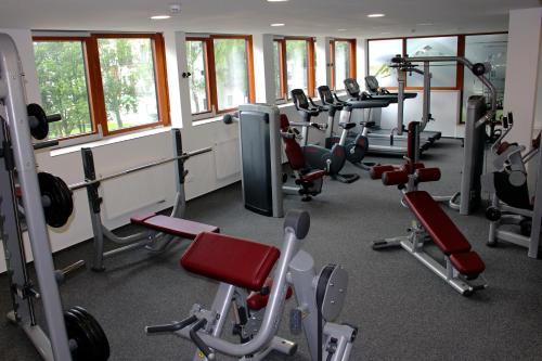 a gym with a bunch of exercise equipment in it at Apartman Lucid C207 in Smokovce