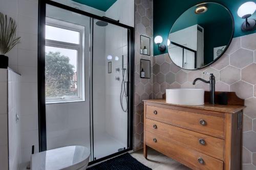 a bathroom with a sink and a mirror at Ideal for contractors discounted longer stays Designer city centre home with free parking in Norwich