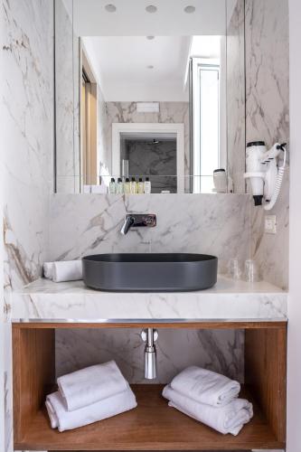 a bathroom with a sink and a mirror at Smeraldo Townhouse in Rome