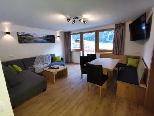 a living room with a couch and a table at Appartement Bergfuier in Holzgau