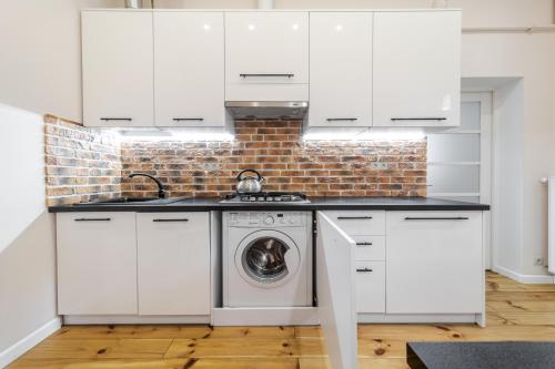 Η κουζίνα ή μικρή κουζίνα στο InshiApartments on Teodora square