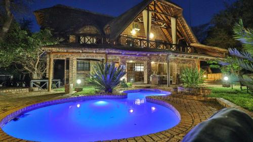 Bazén v ubytování Kruger Riverside Lodge - No Load-shedding nebo v jeho okolí