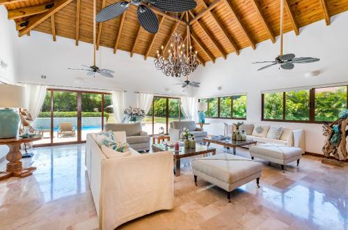 Χώρος καθιστικού στο Stunning Villa with Private Pool and Jacuzzi in Casa de Campo