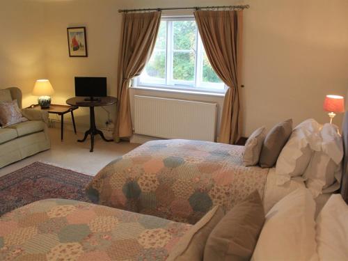 Gallery image of Church Farmhouse B & B in Kennett