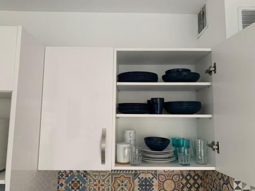 Kuchyň nebo kuchyňský kout v ubytování Calm, Cosy and Bright apartment renovated in playa del ingles- WiFi free