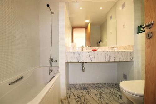 Kupaonica u objektu Lagos Marina Apartment
