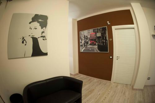 a living room with a chair and a picture on the wall at SalernoPrestige rooms in Salerno