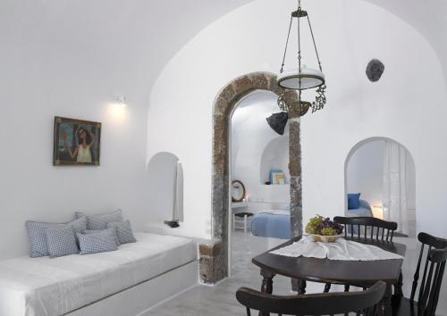 A bed or beds in a room at Altana Heritage Suites