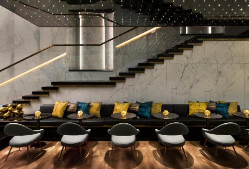Un lugar para sentarse en The Murray, Hong Kong, a Niccolo Hotel