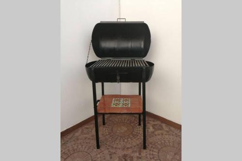 a black chair sitting next to a wall at Any Mood! casa de descanso con Jacuzzi climatizado in Oaxtepec