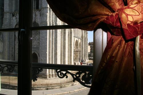 a window with a view of a building at Le Parvis in Chartres