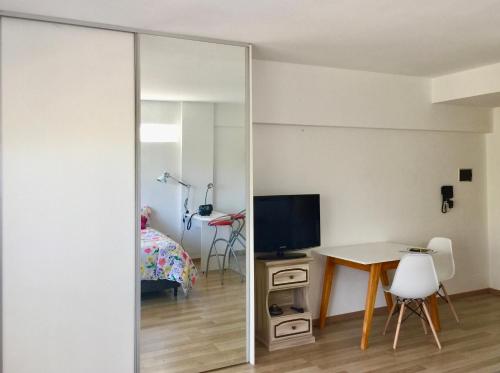 a bedroom with a mirror and a table and a bed at UN ESPACIO MODERNO EN CABALLITO in Buenos Aires